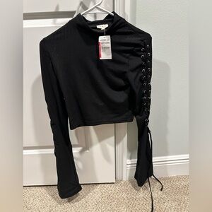 Cropped black shirt with tied arms